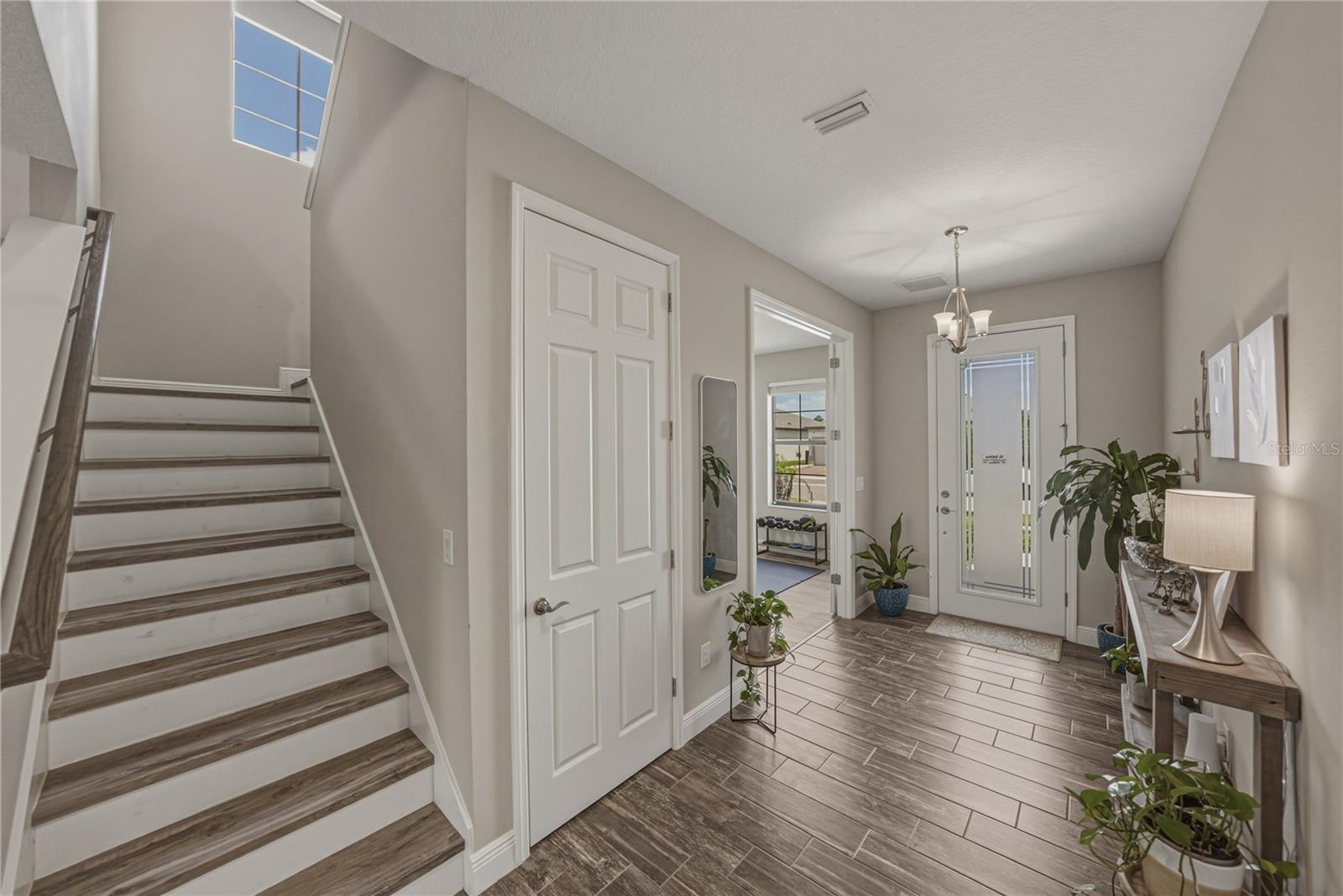 14633 RED CASTLE AVE — photo 12
