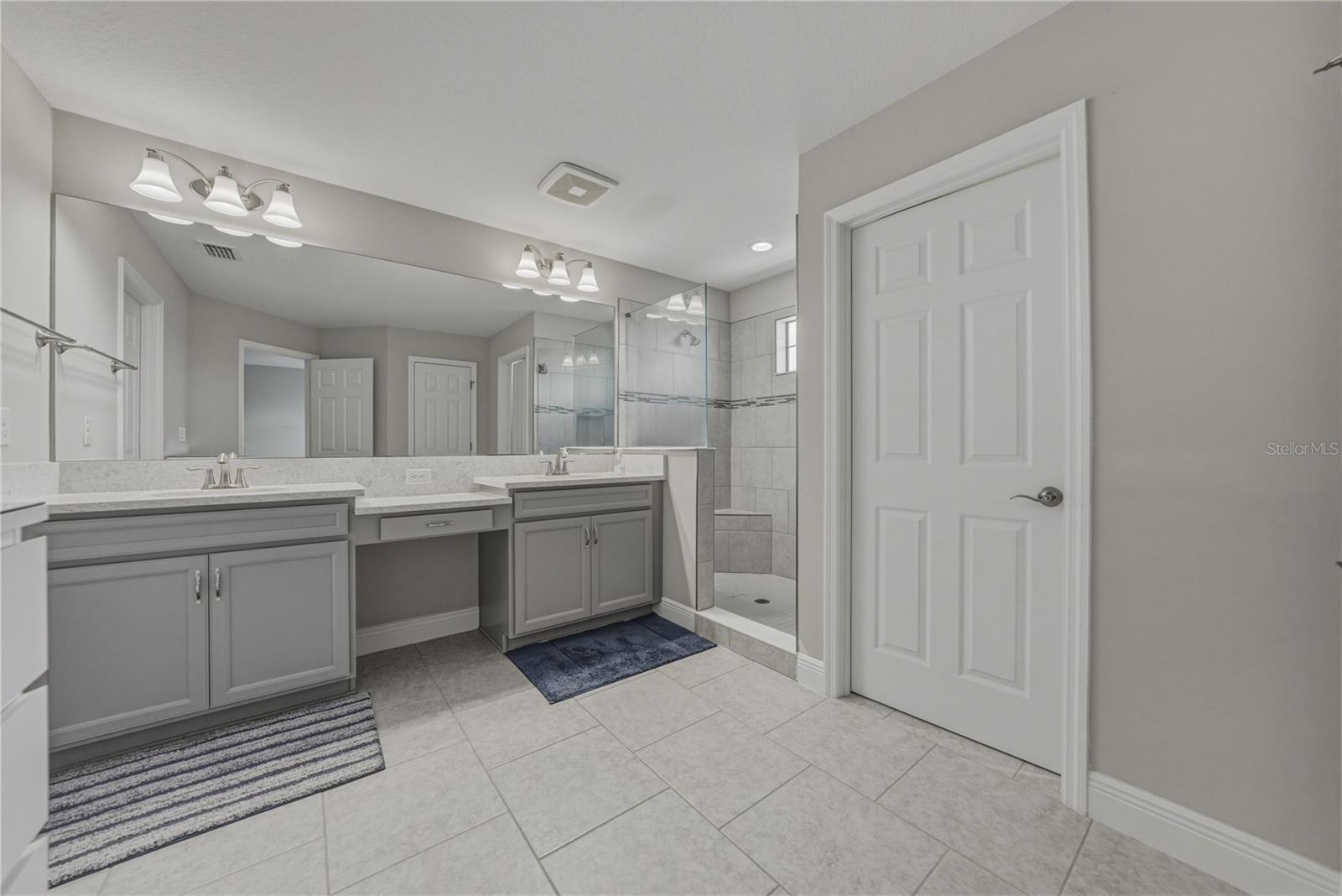 14633 RED CASTLE AVE — photo 32