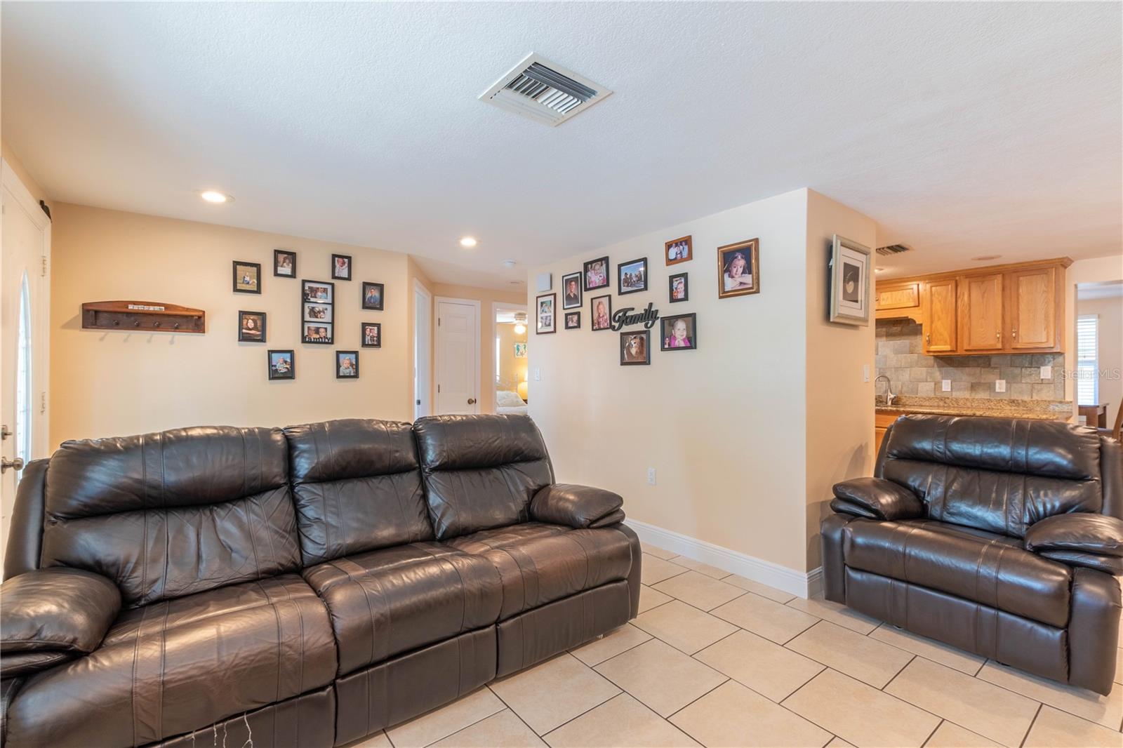 7130 CASTANEA DR — photo 5