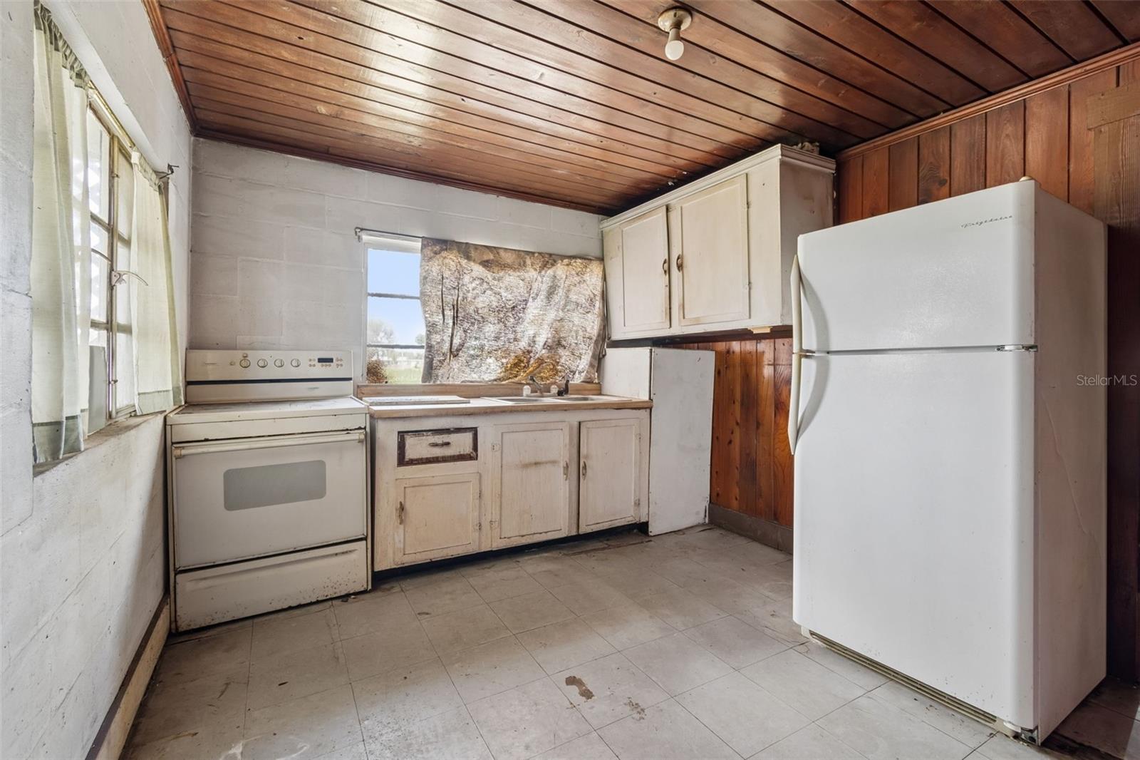 2413 ED BROWN LN — photo 3