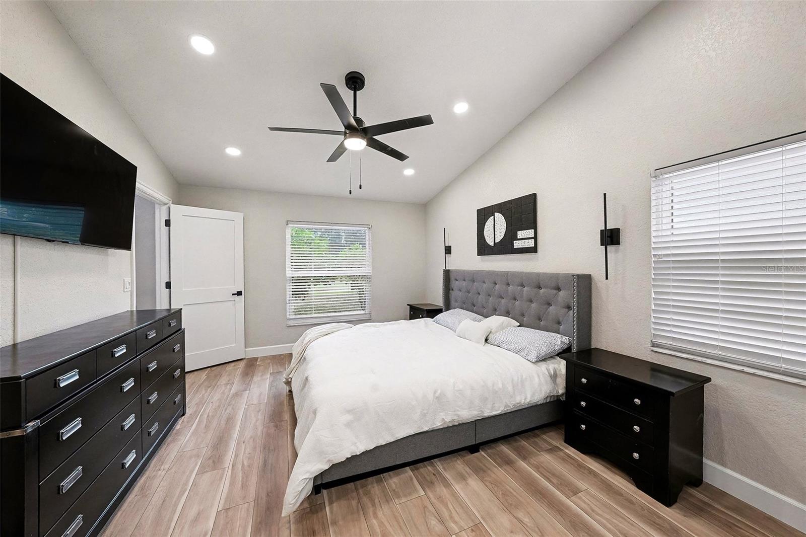 11325 GLENMONT DR — photo 22