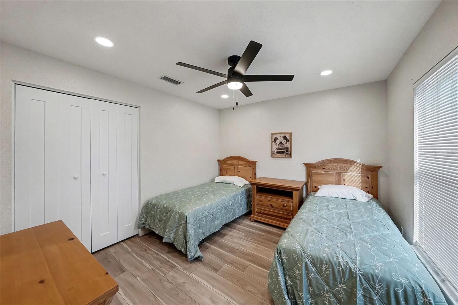 11325 GLENMONT DR — photo 16