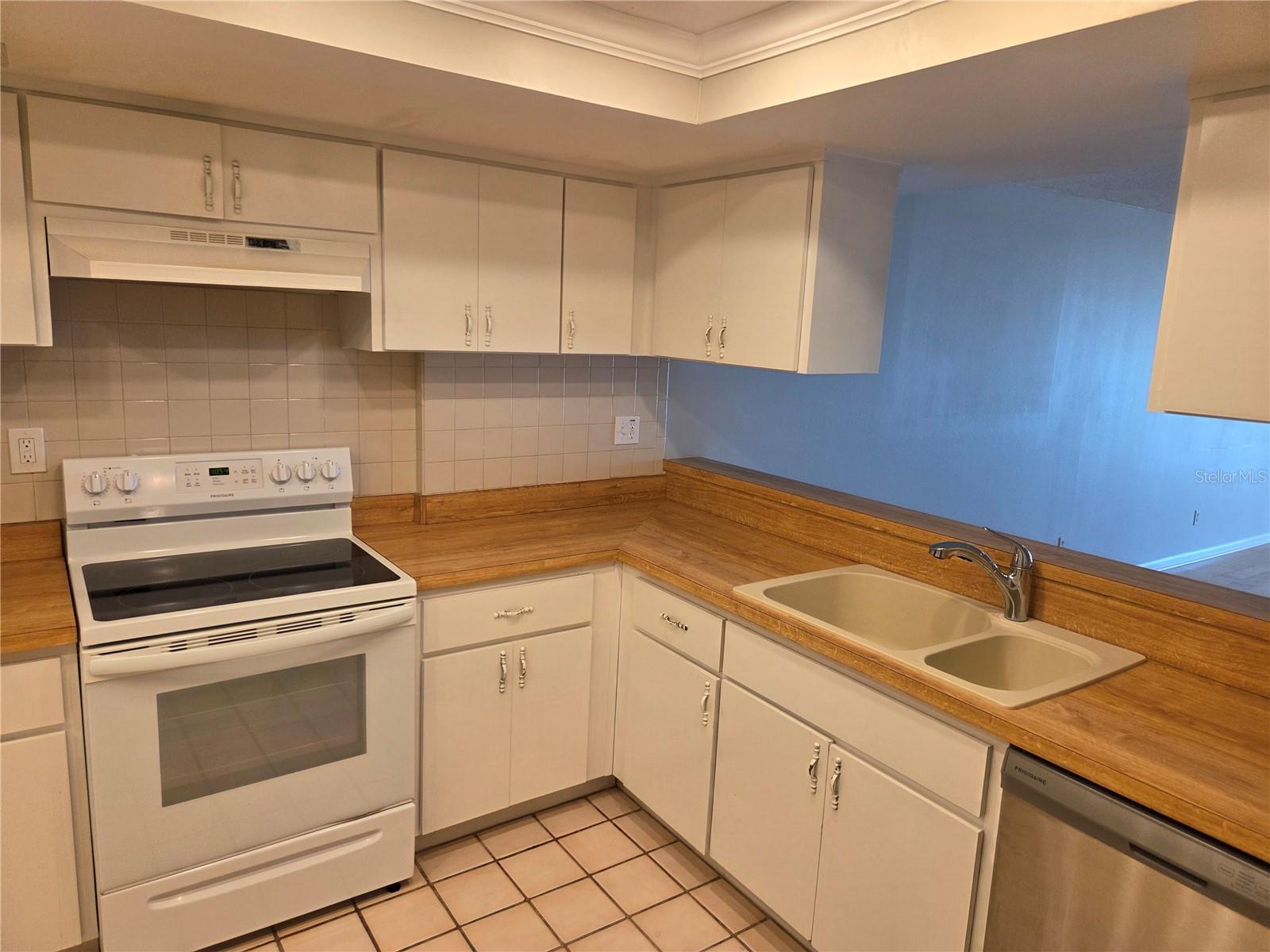 650 ISLAND WAY #202 — photo 22