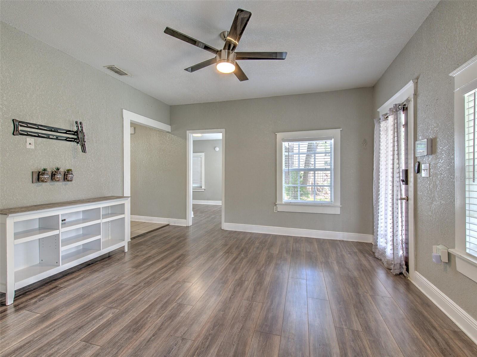 728 E HANLON ST — photo 19