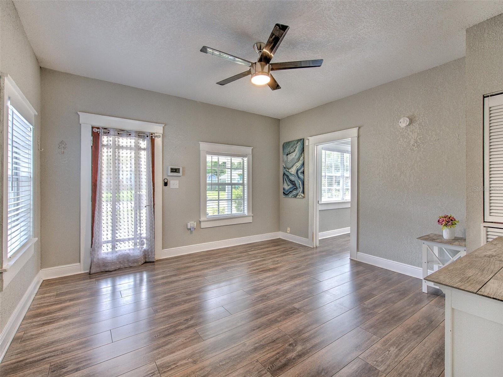 728 E HANLON ST — photo 18