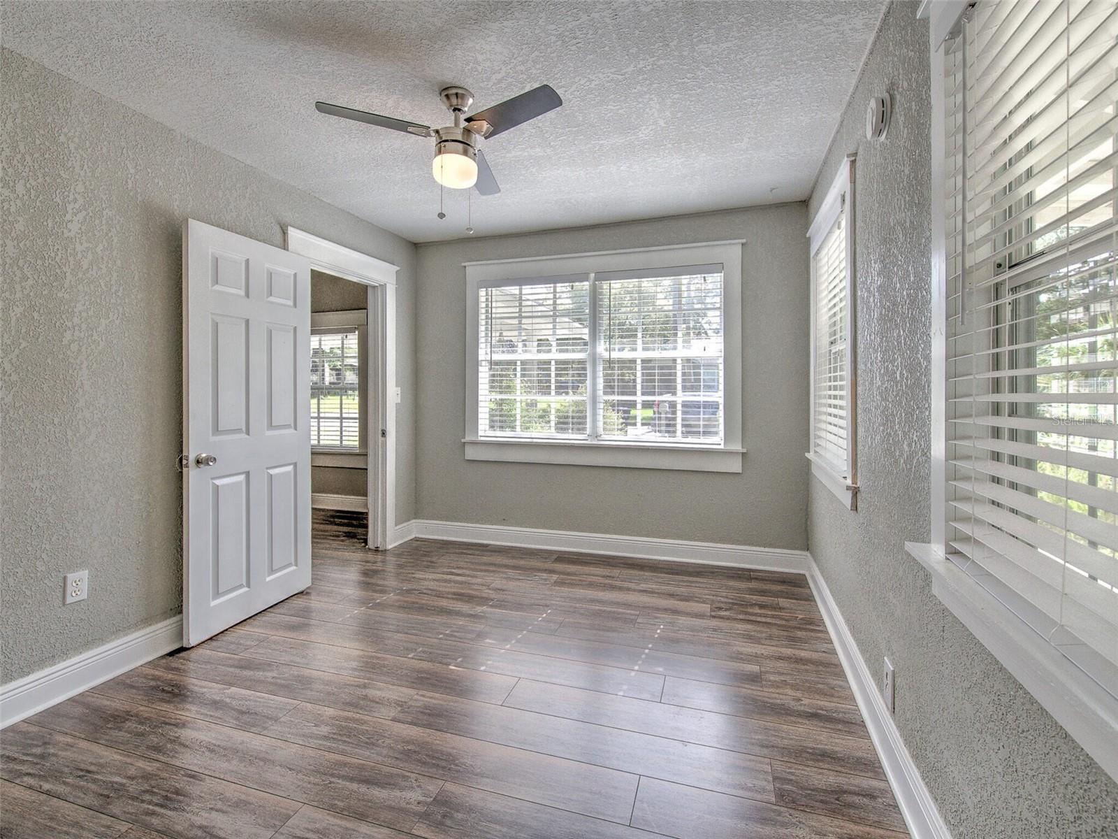 728 E HANLON ST — photo 12
