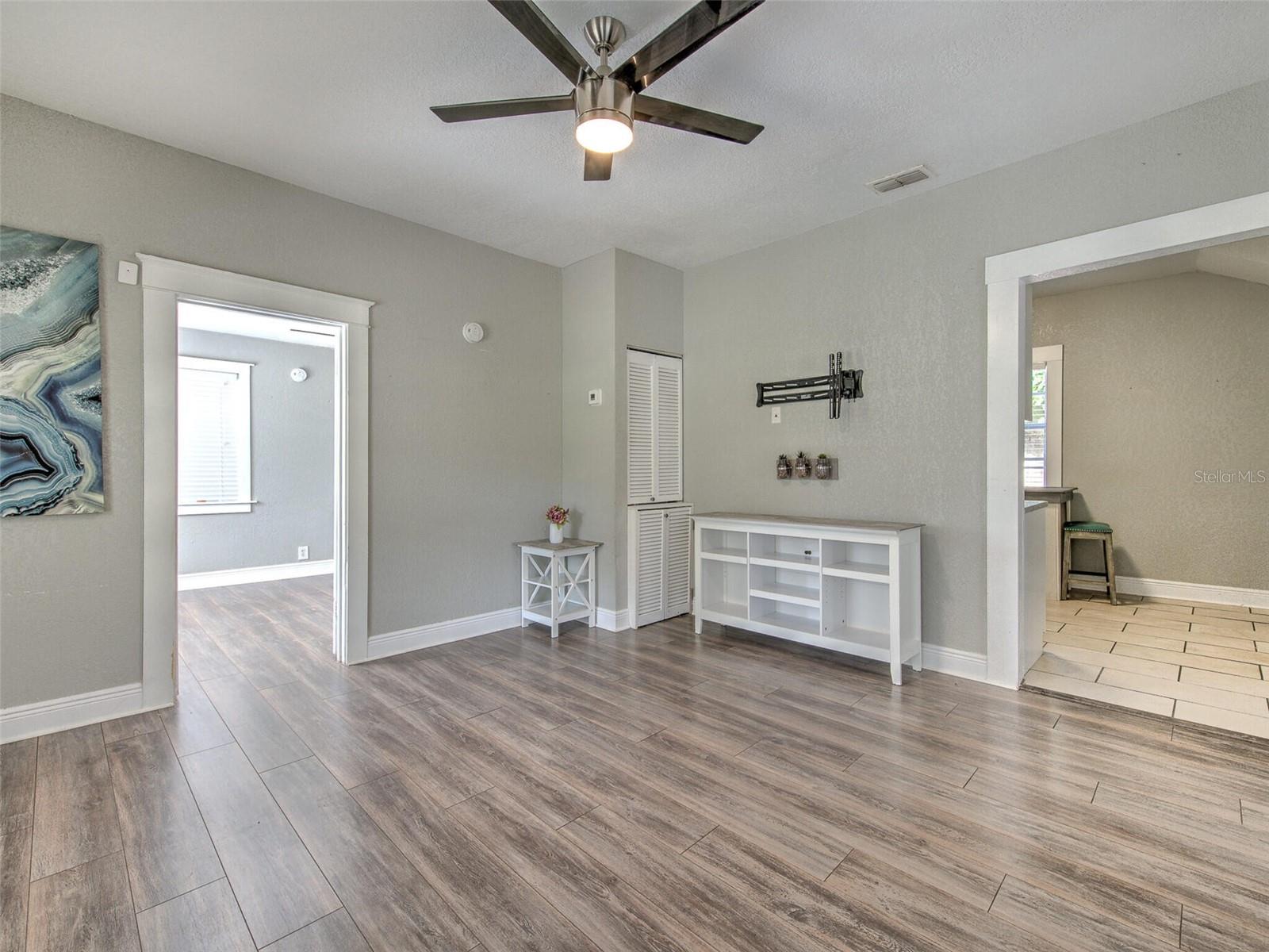 728 E HANLON ST — photo 4