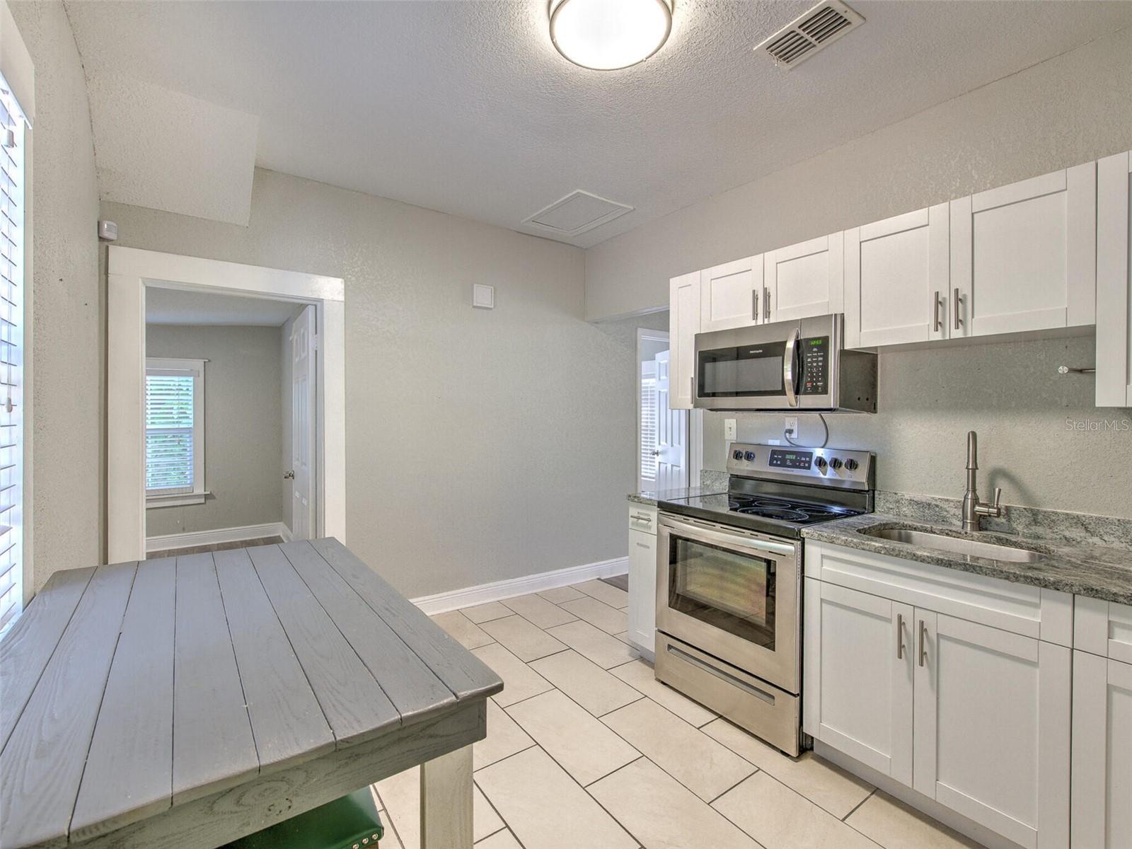 728 E HANLON ST — photo 7