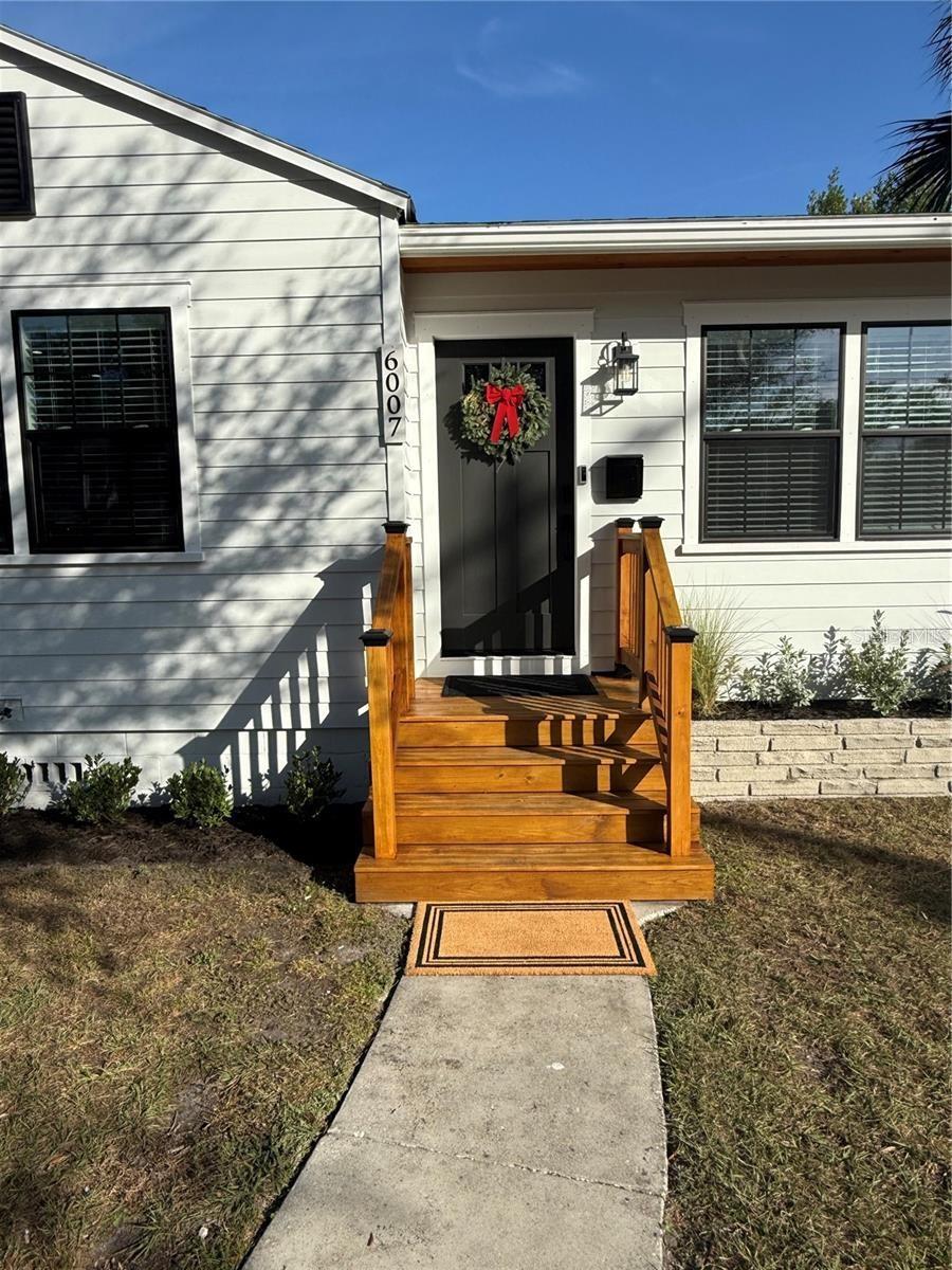 6007 N CENTRAL AVE — photo 4