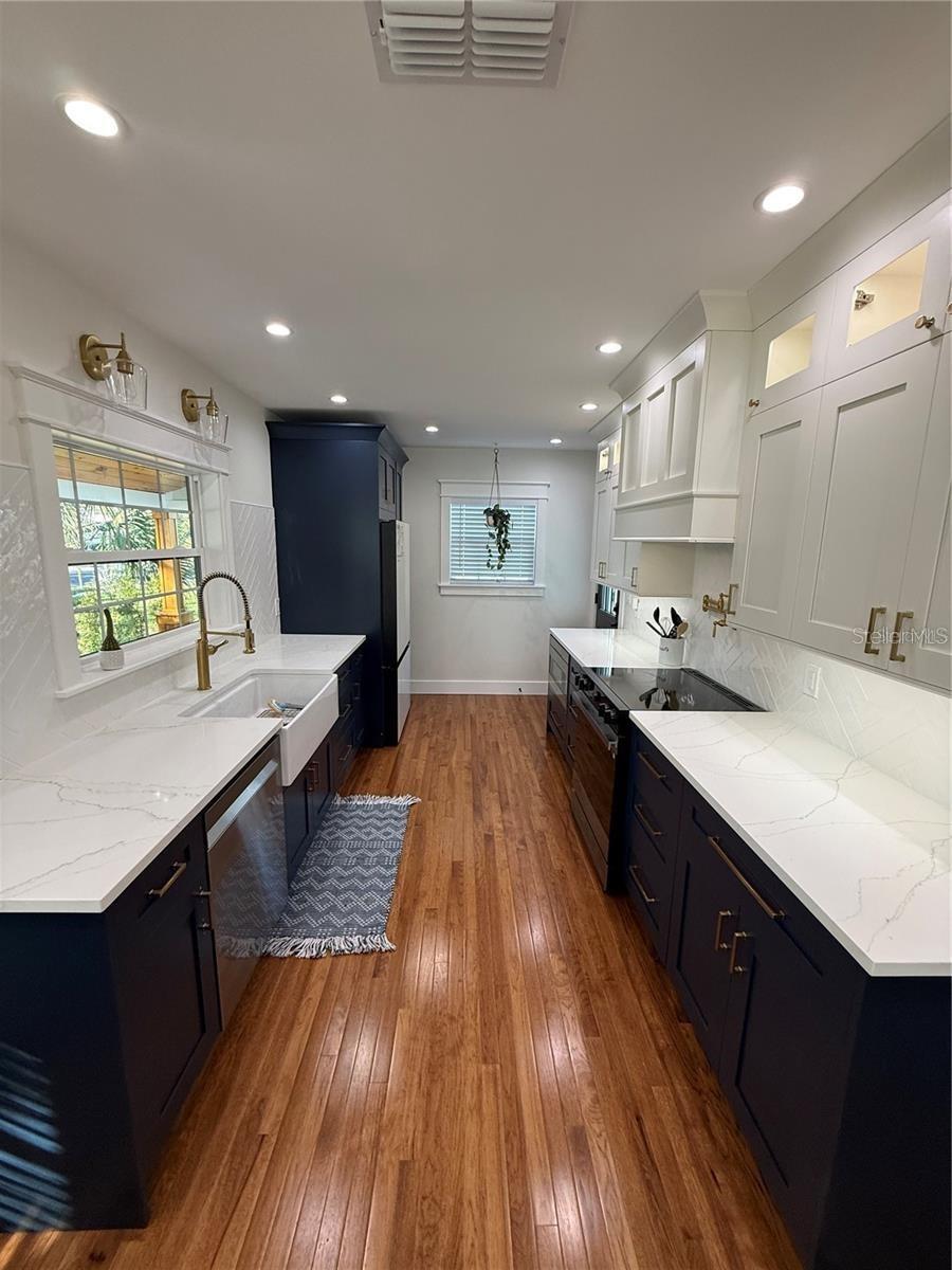 6007 N CENTRAL AVE — photo 5