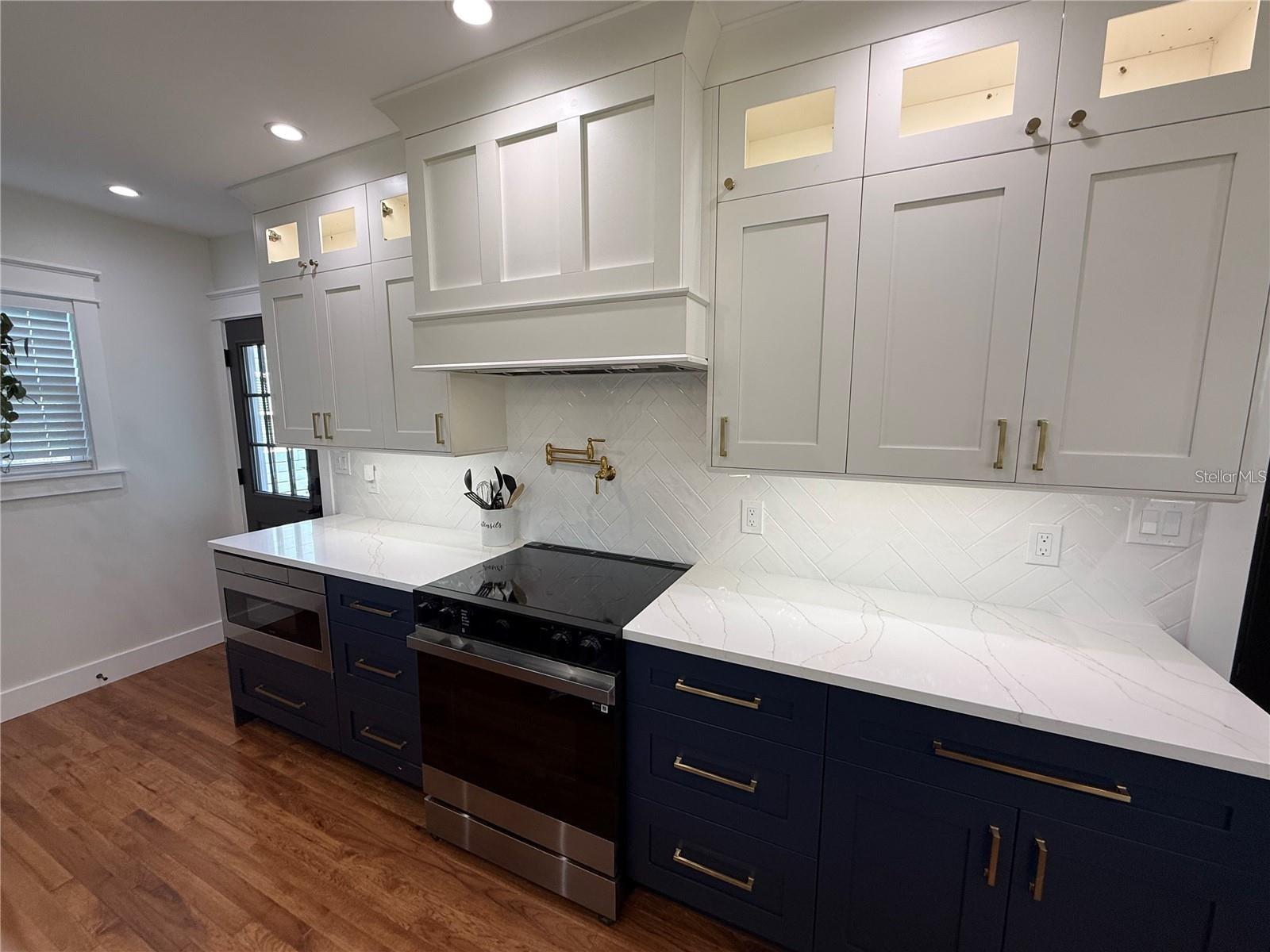6007 N CENTRAL AVE — photo 8
