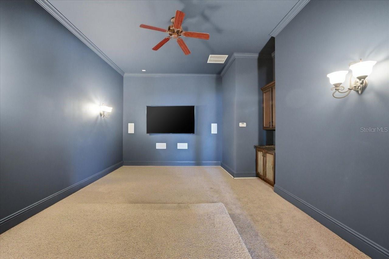 18258 WAYNE RD — photo 38
