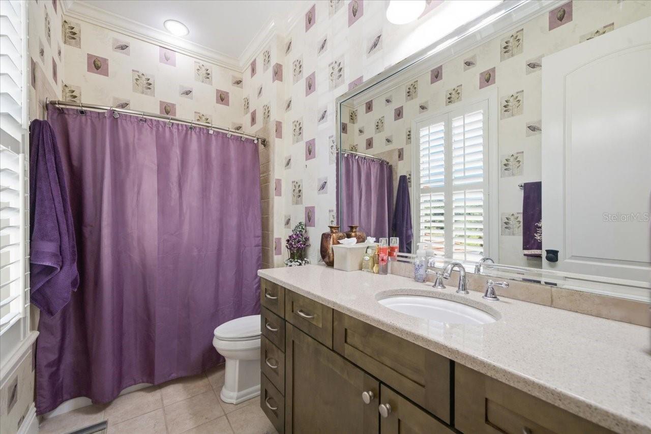 18258 WAYNE RD — photo 60