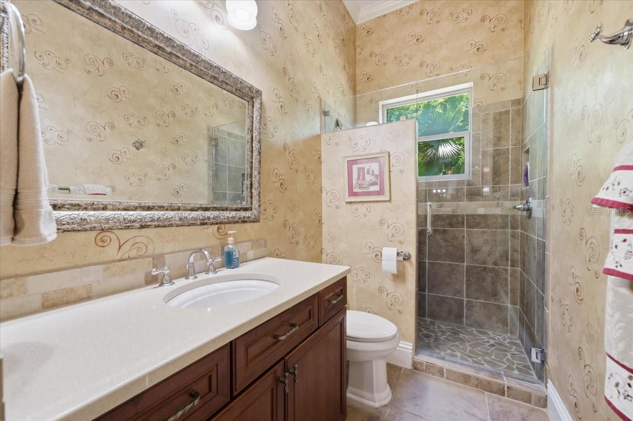 18258 WAYNE RD — photo 64