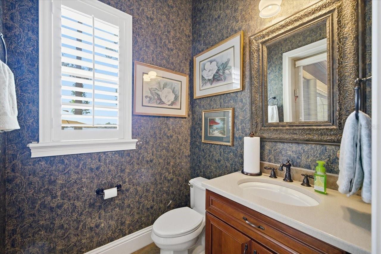 18258 WAYNE RD — photo 37