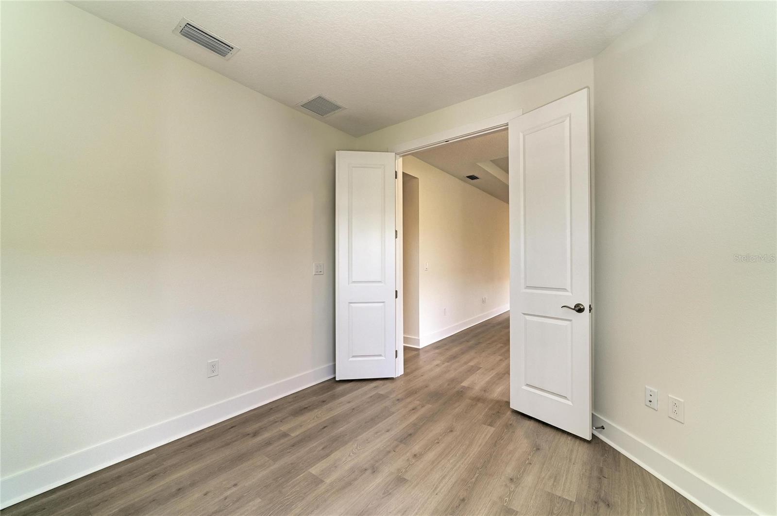 5290 BARNETT CIR — photo 12