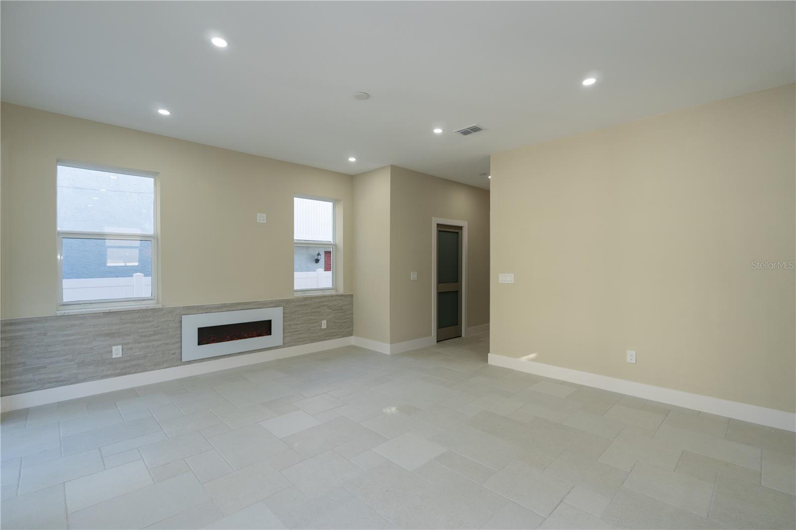 7617 AMHERST ST — photo 9