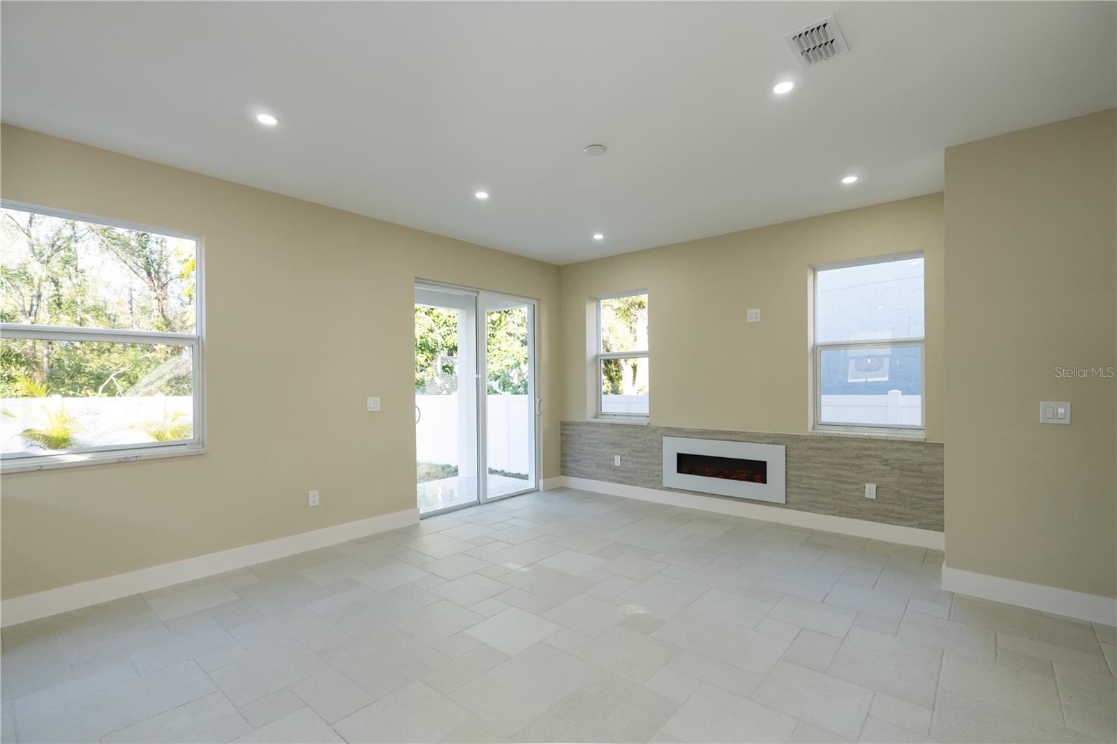 7617 AMHERST ST — photo 10