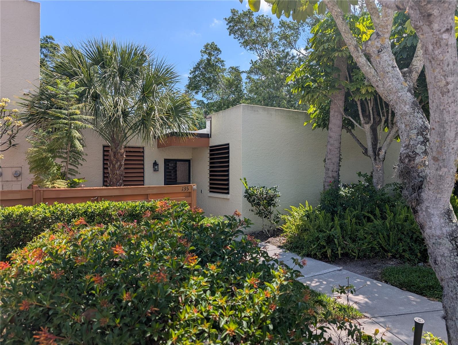 135 WILD PALM DR — photo 2