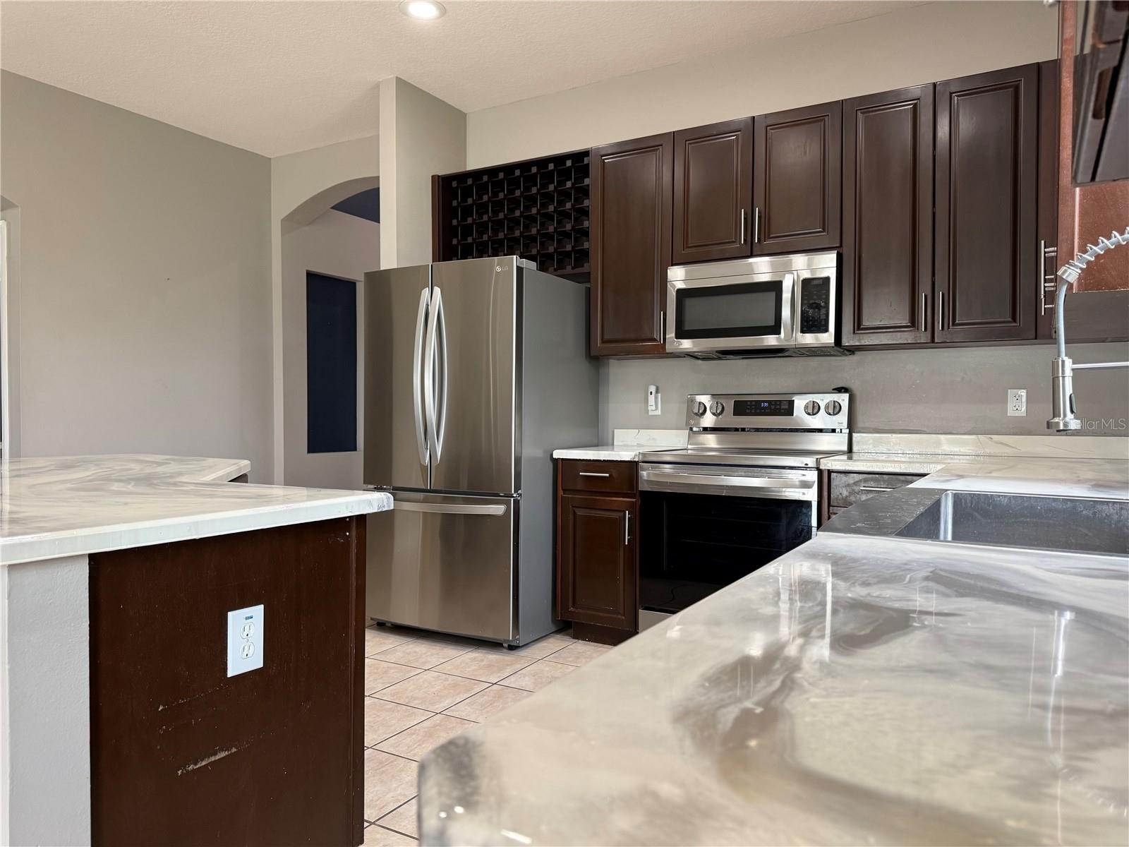 5909 WEDGEFIELD DR — photo 13