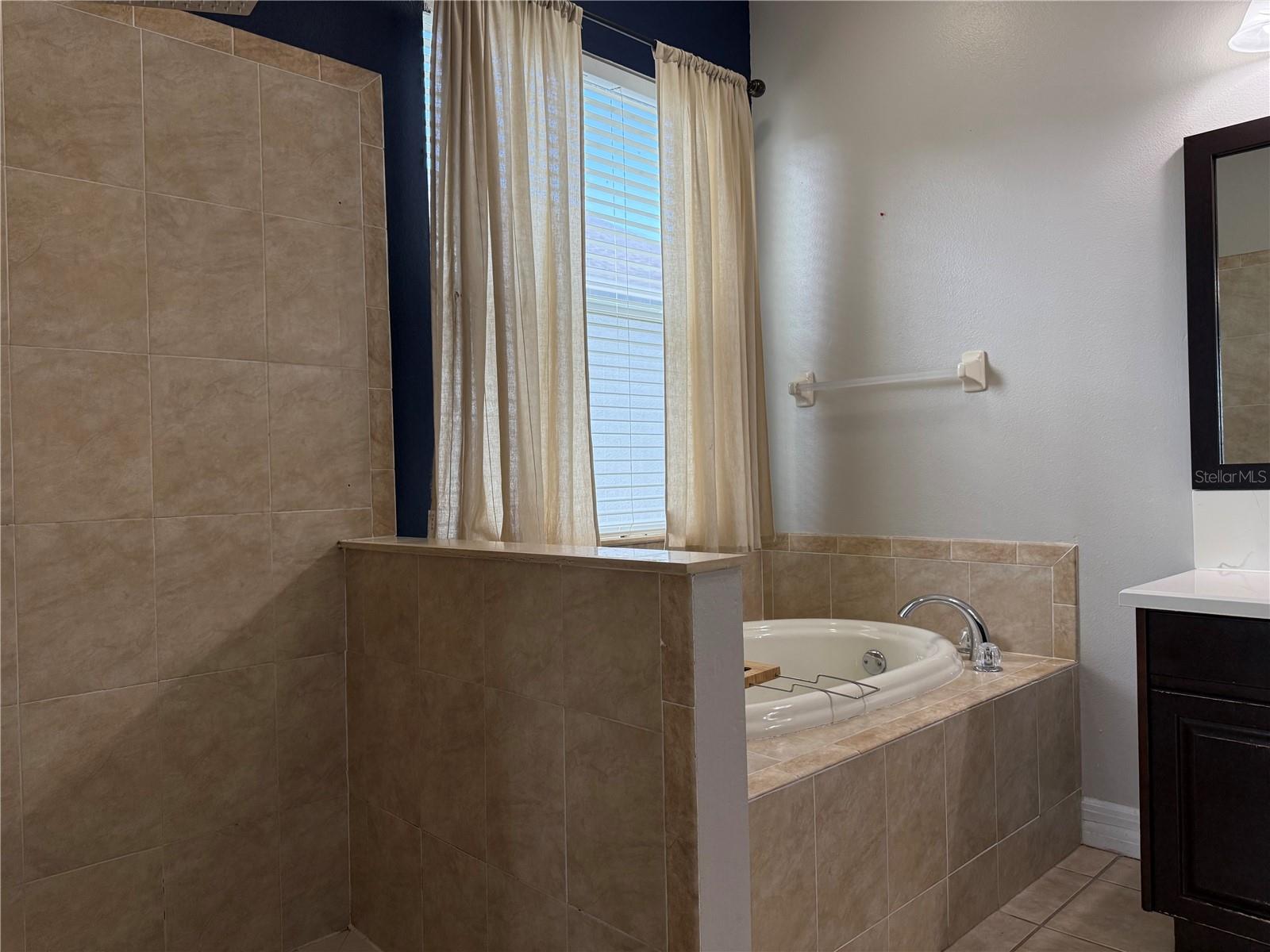 5909 WEDGEFIELD DR — photo 25