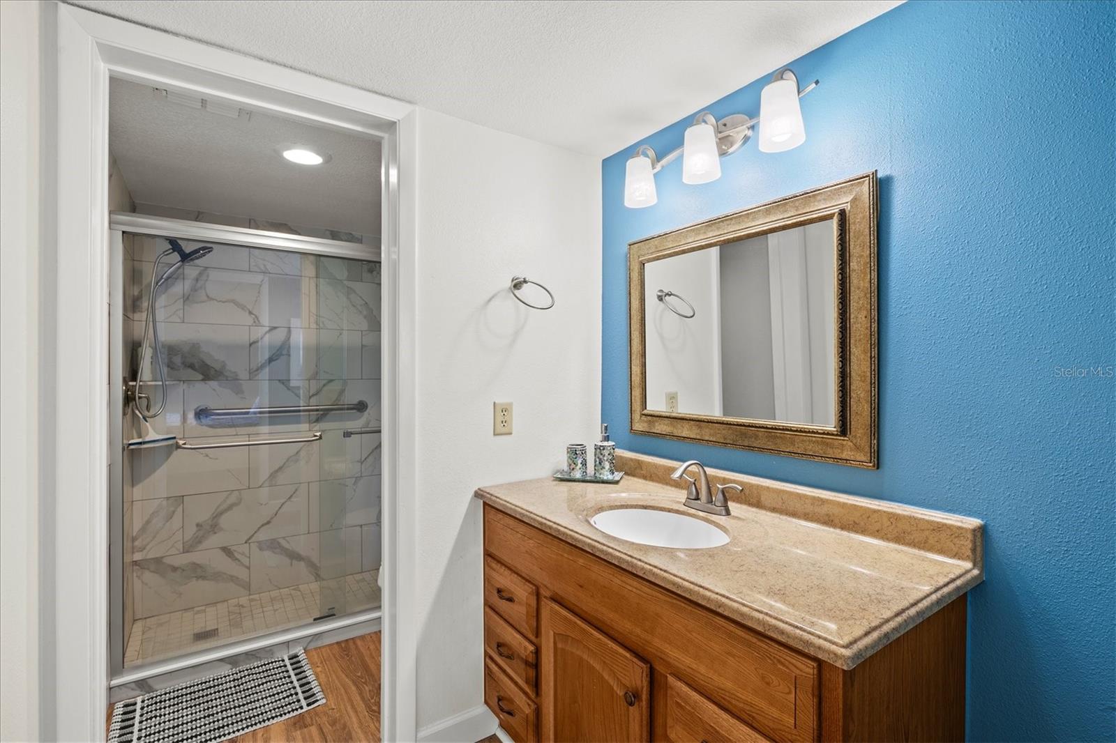 404 PINEBROOK CRES #4 — photo 32