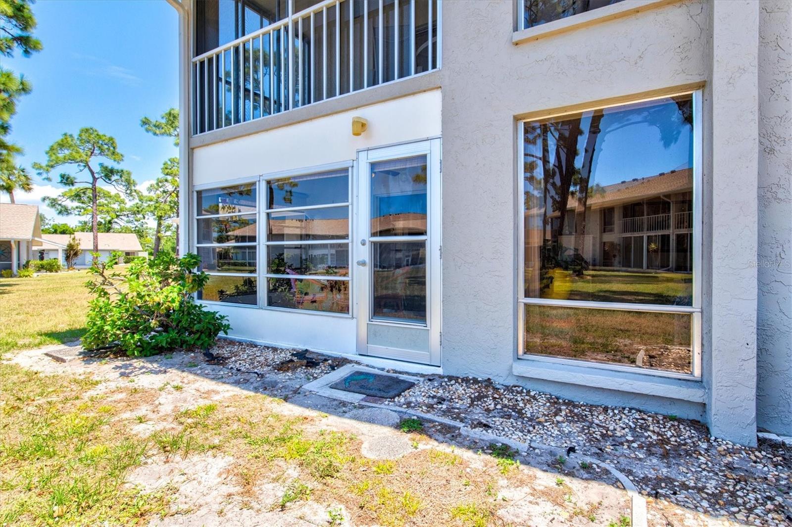 404 PINEBROOK CRES #4 — photo 41