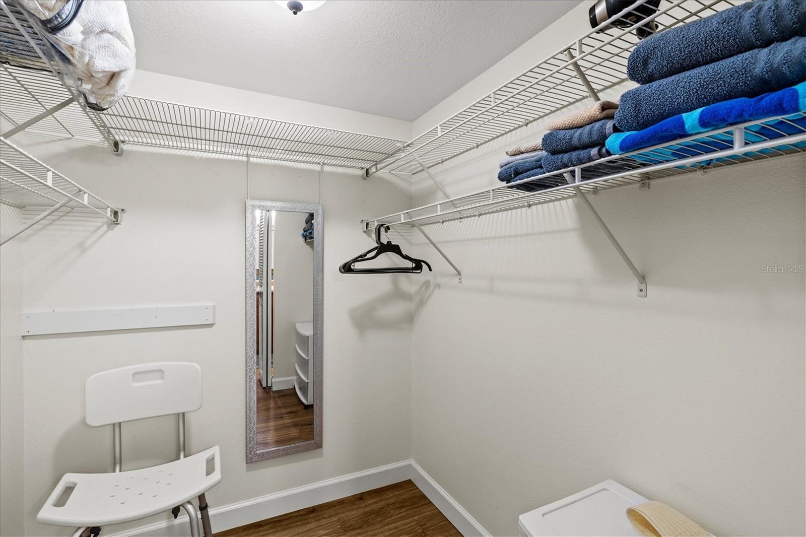 404 PINEBROOK CRES #4 — photo 34