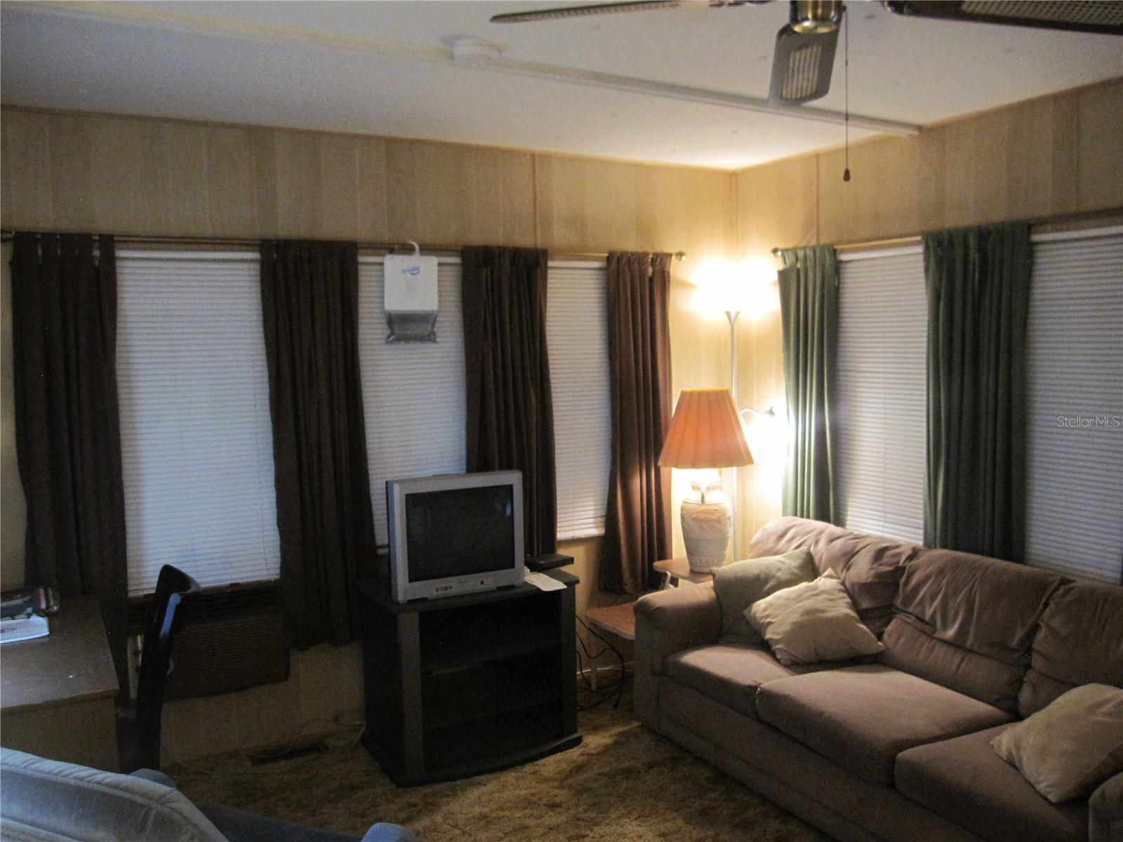 39015 HILLCREST DR — photo 11