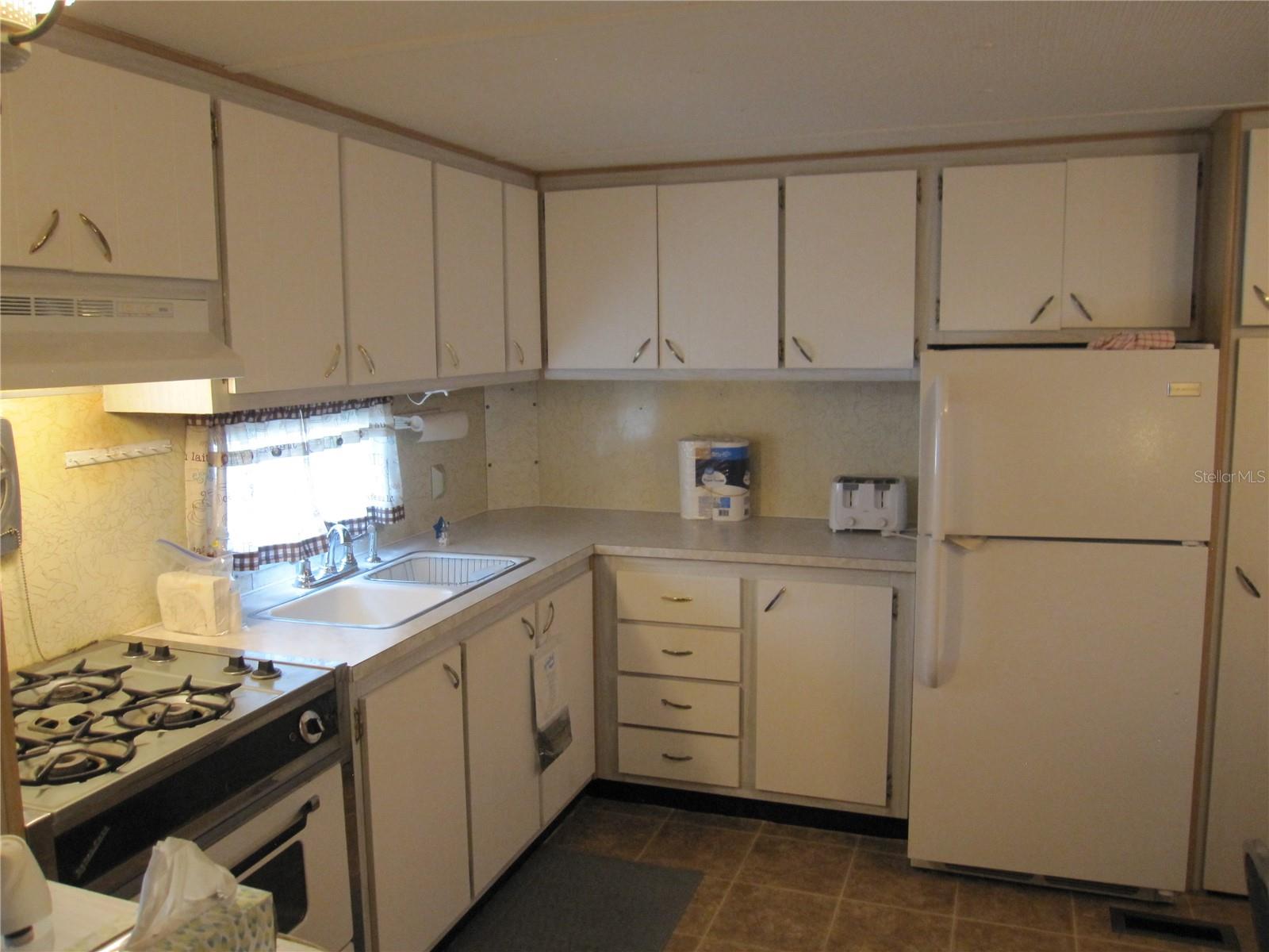 39015 HILLCREST DR — photo 9