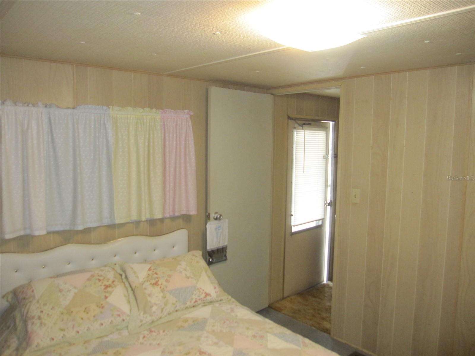 39015 HILLCREST DR — photo 23