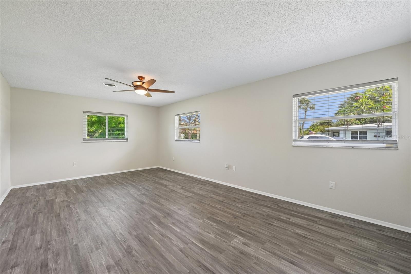 209 PALM AVE — photo 16