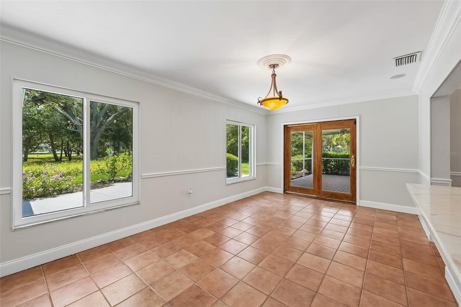 209 PALM AVE — photo 10