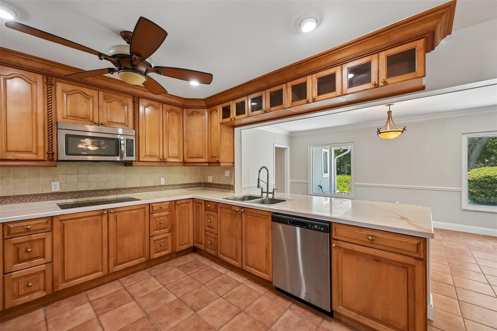 209 PALM AVE — photo 13