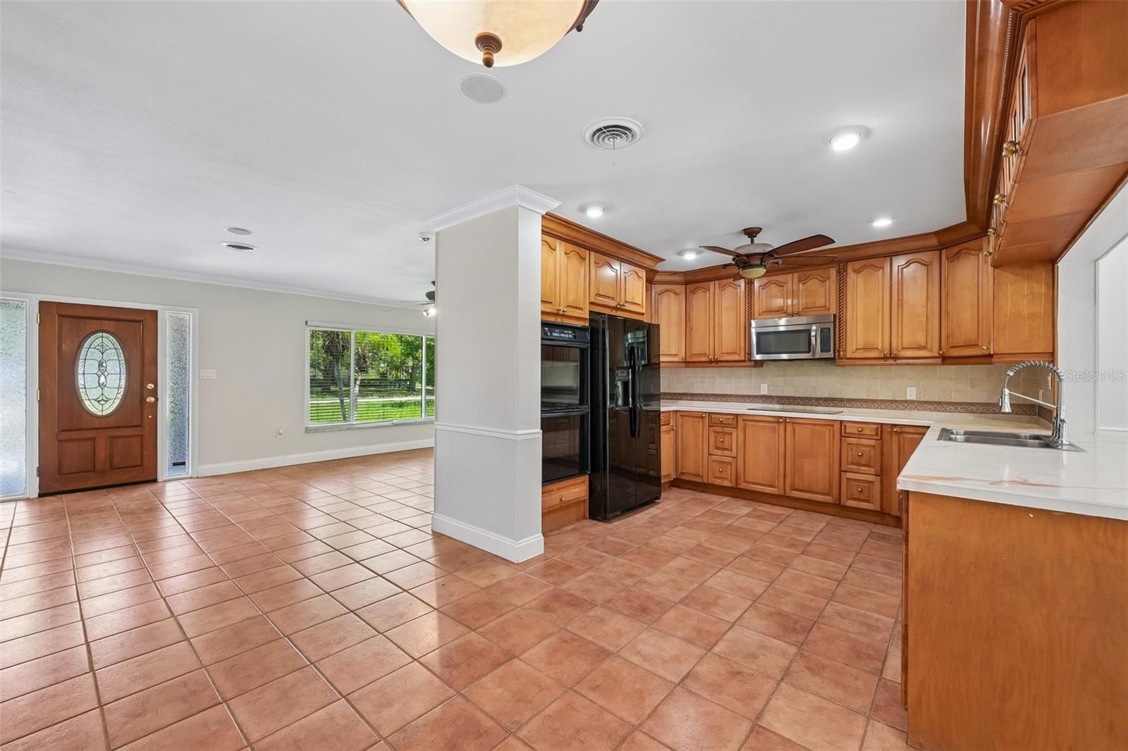 209 PALM AVE — photo 6