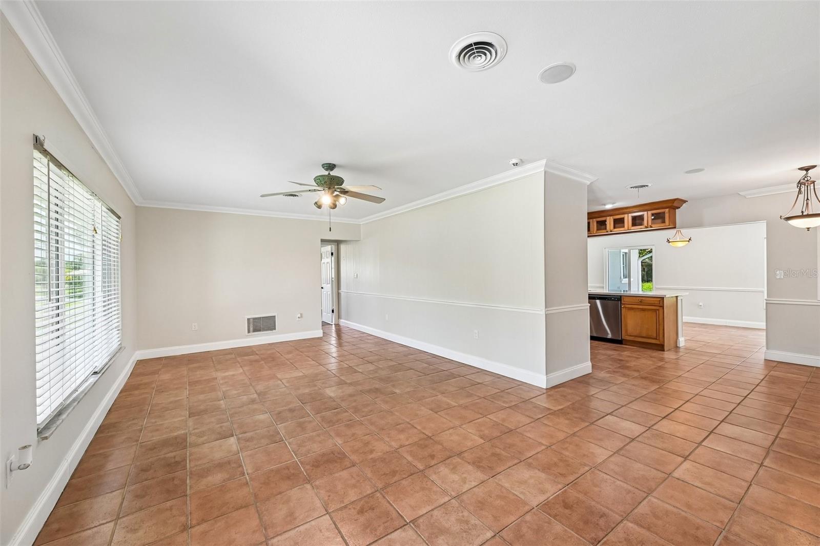 209 PALM AVE — photo 3