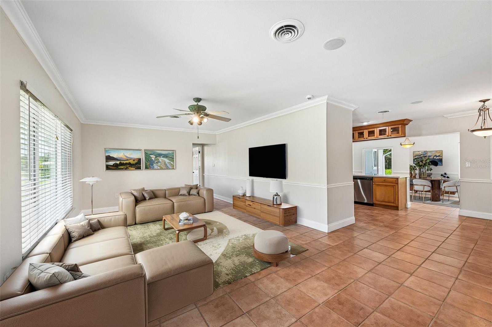 209 PALM AVE — photo 2