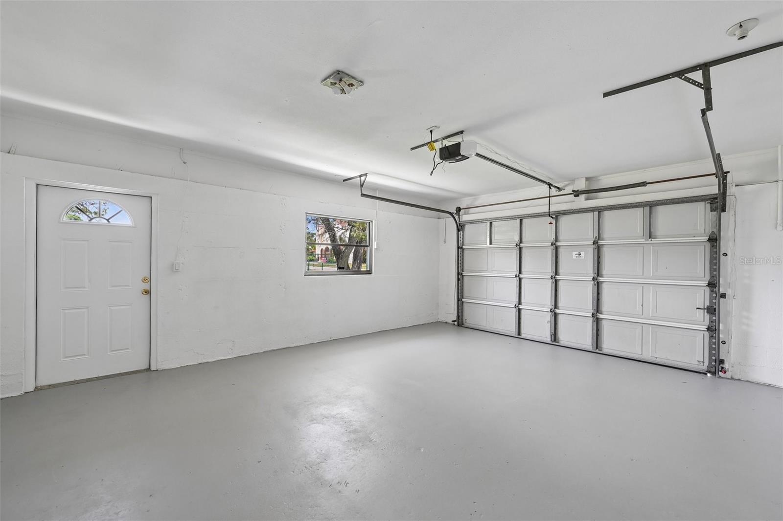 209 PALM AVE — photo 30