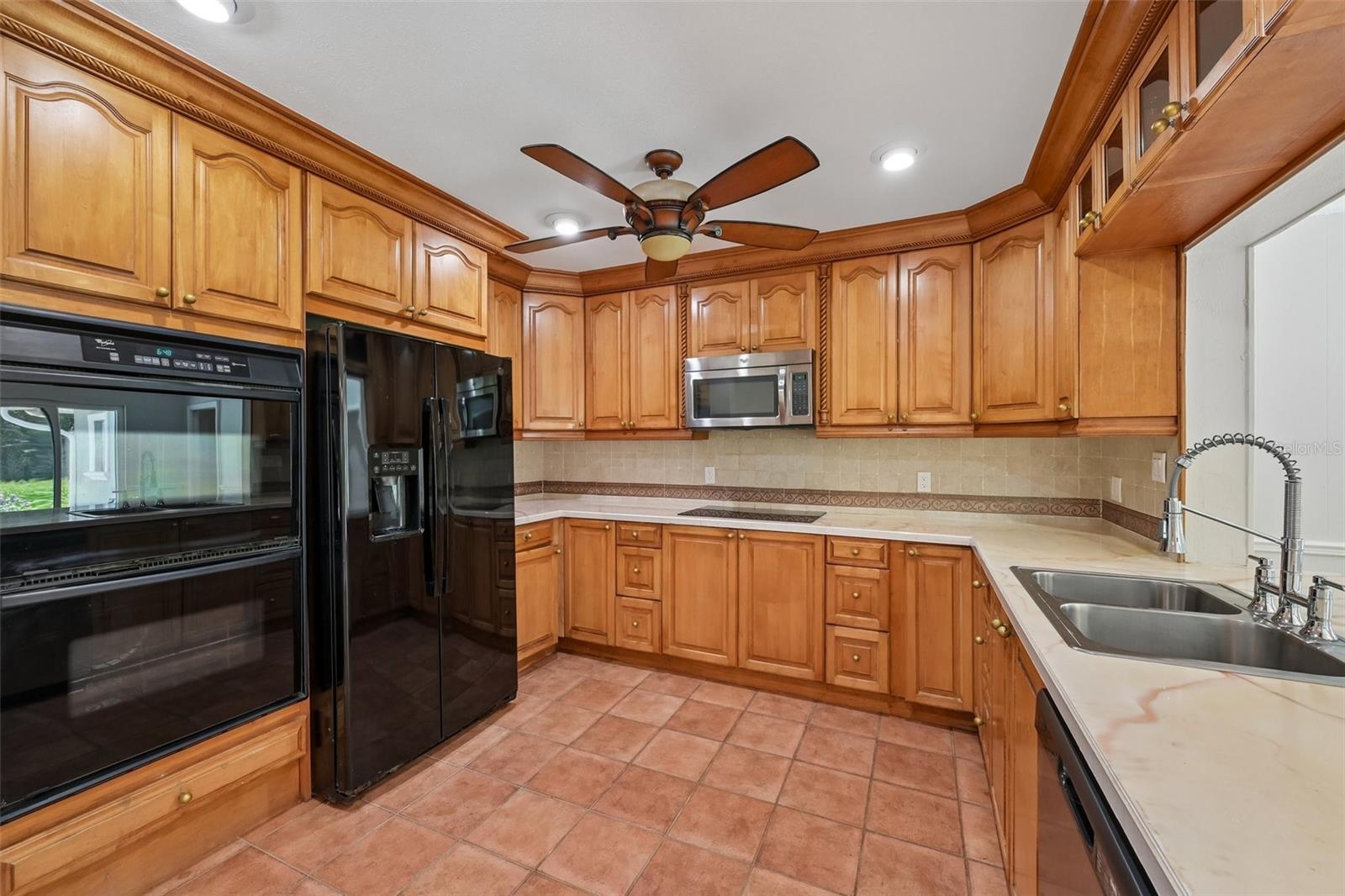 209 PALM AVE — photo 12