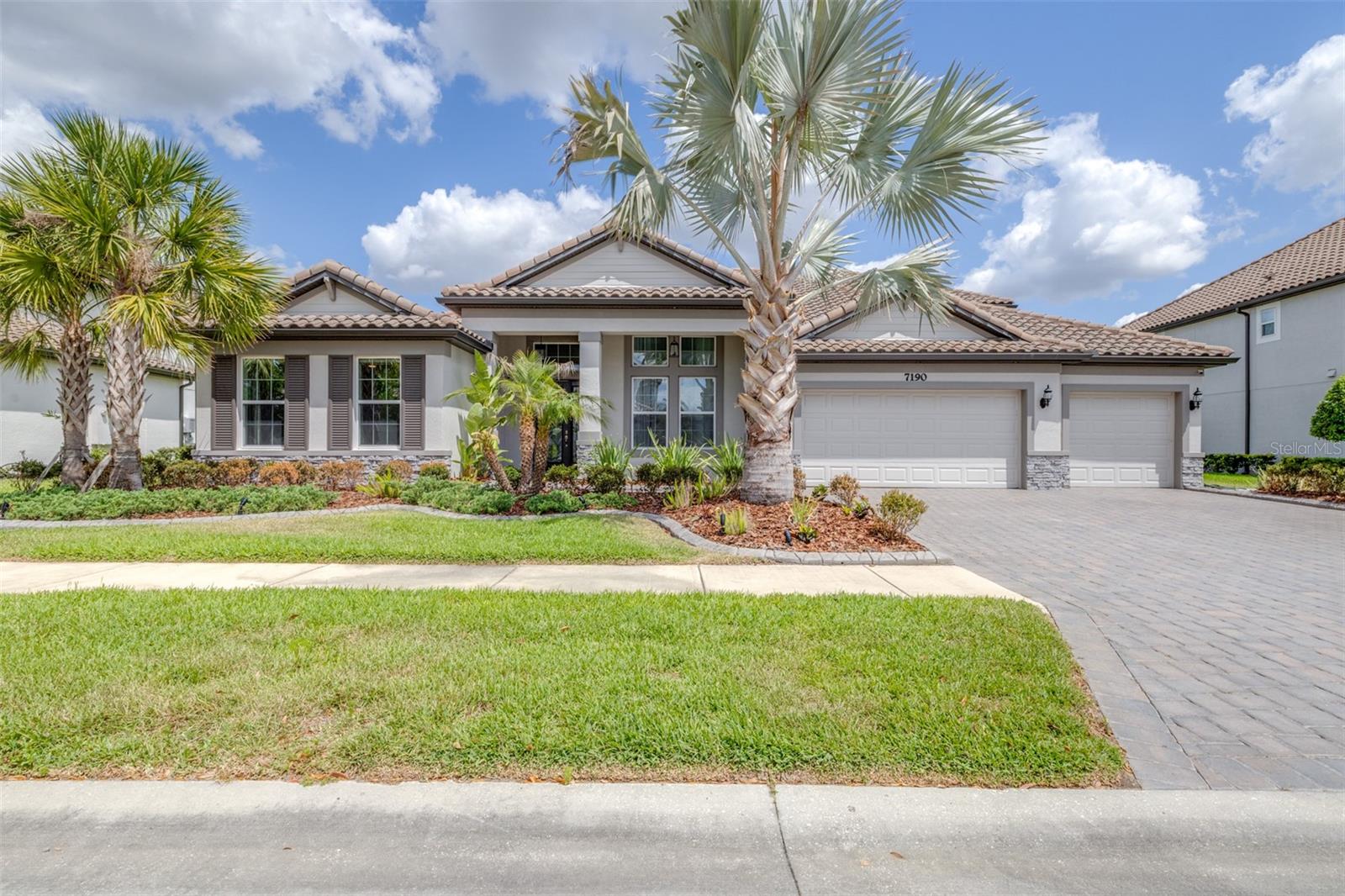 7190 GRAYBROOK DR — photo 8