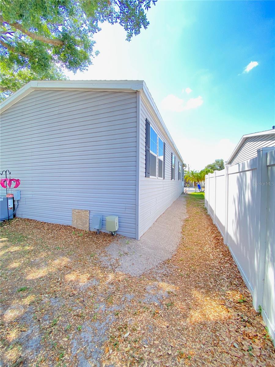 8330 FANTASIA PARK WAY — photo 39