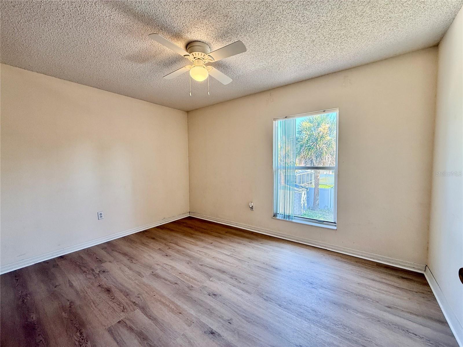 1702 SUNKISSED DR — photo 23