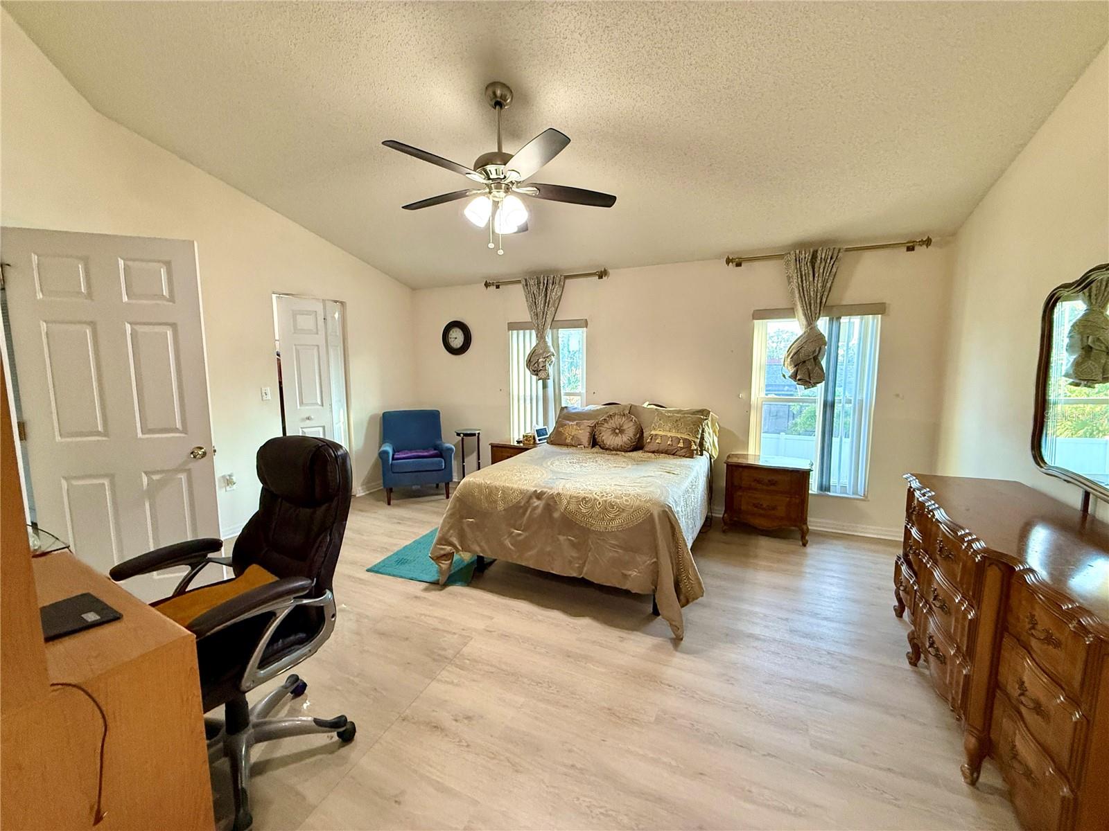 1702 SUNKISSED DR — photo 16