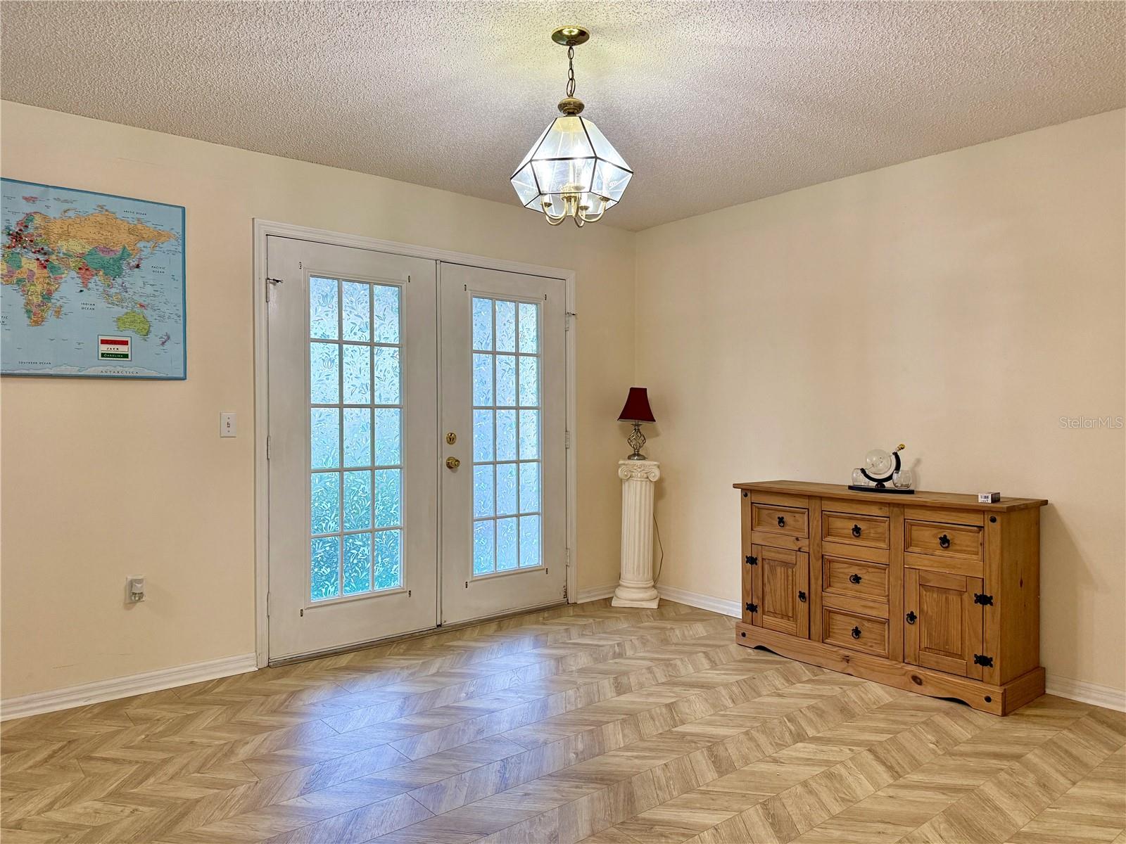 1702 SUNKISSED DR — photo 8