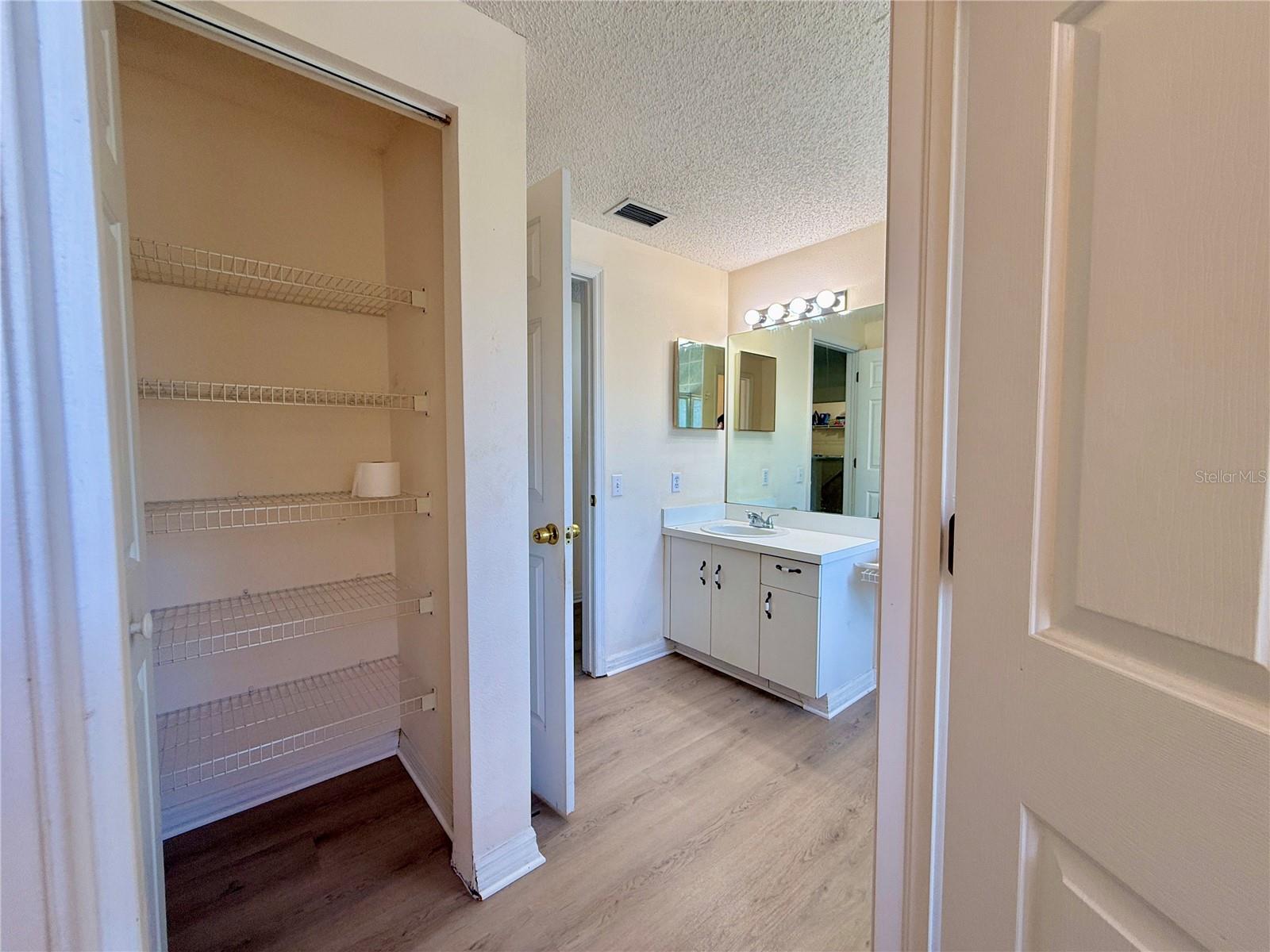 1702 SUNKISSED DR — photo 27