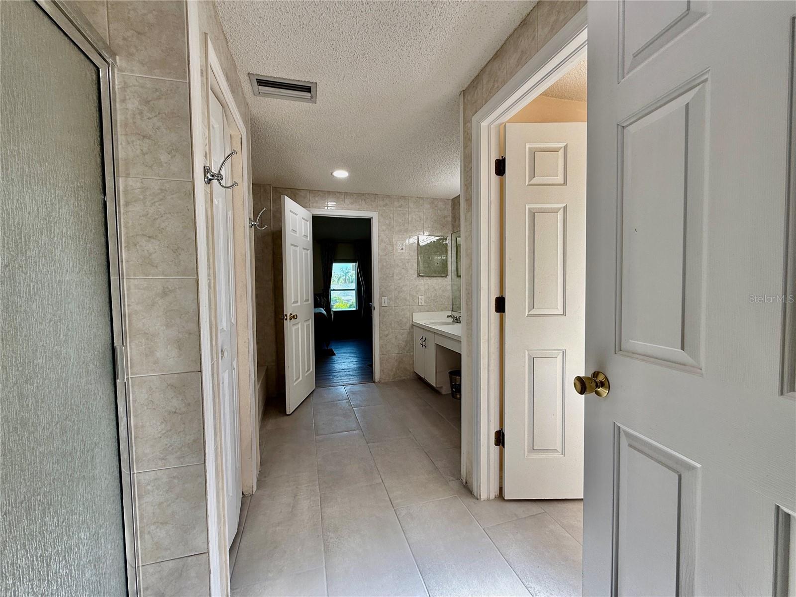 1702 SUNKISSED DR — photo 19