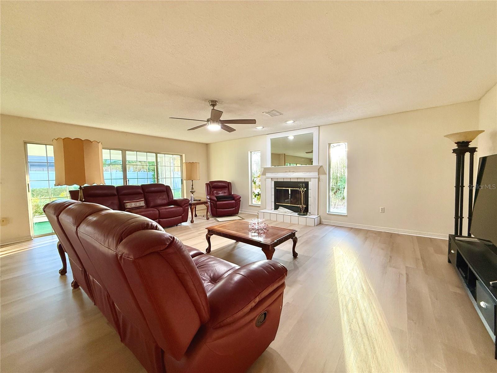 1702 SUNKISSED DR — photo 6