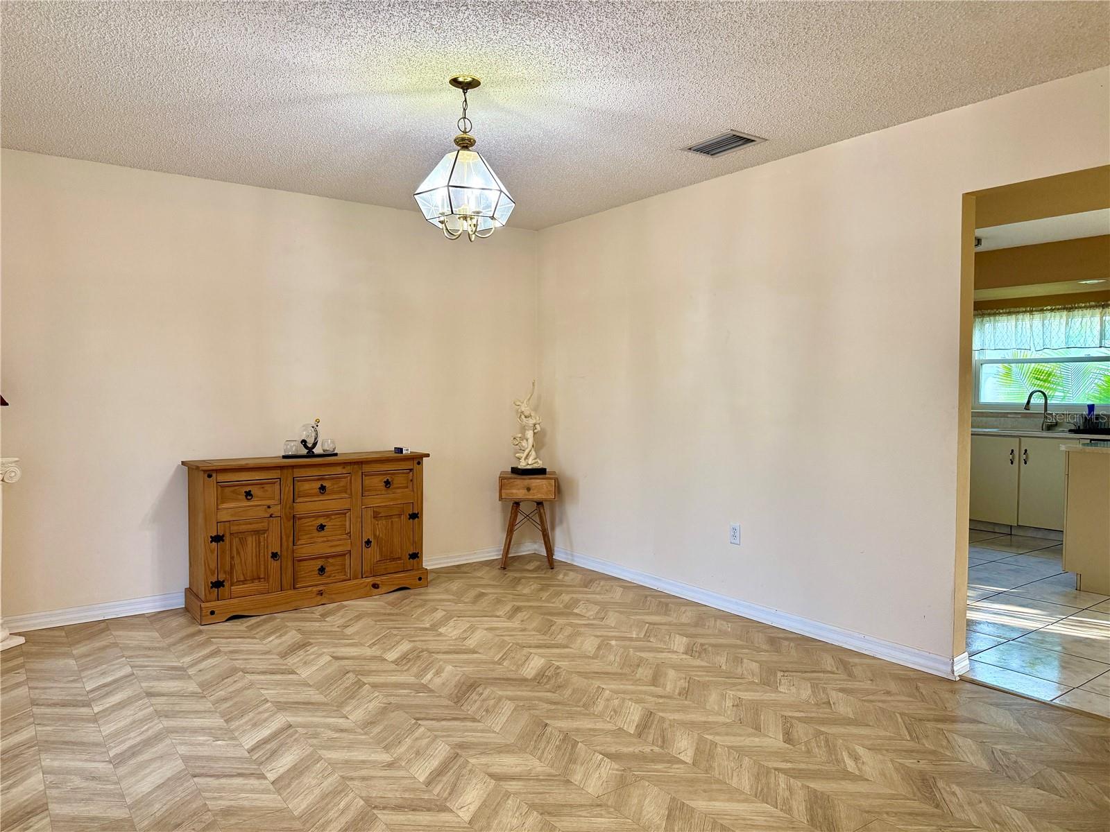 1702 SUNKISSED DR — photo 7