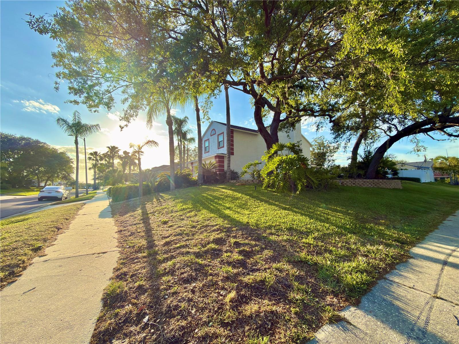 1702 SUNKISSED DR — photo 32