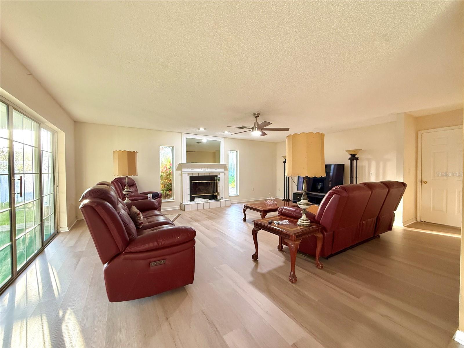 1702 SUNKISSED DR — photo 5